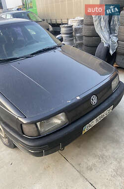 Седан Volkswagen Passat 1988 в Львове