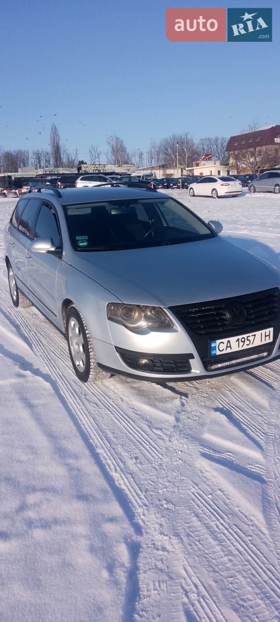 Продам доглянуте авто,Один власник в Україні,пригоняв особисто ,авто в рідній фарбі без іржі та рижиків,заводиться С пів оберта,не димить не стучить,ходова ,коробка електрика без зауважень,салон доглянутий,помилок нема,,вкладень не потребуе взагалі