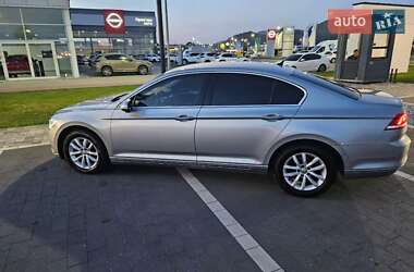 Седан Volkswagen Passat 2015 в Мукачевому