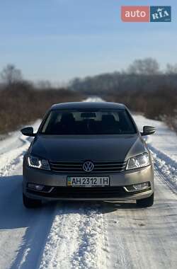 Седан Volkswagen Passat 2013 в Ужгороде