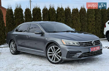 Седан Volkswagen Passat 2017 в Луцке