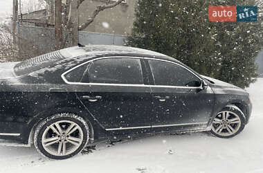 Седан Volkswagen Passat 2012 в Днепре