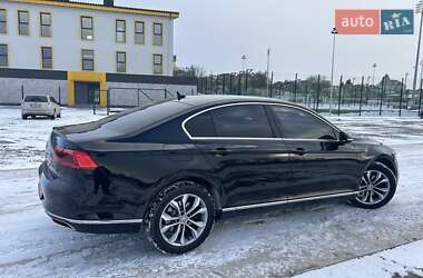 Седан Volkswagen Passat 2021 в Львове