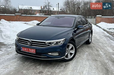 Седан Volkswagen Passat 2020 в Дрогобыче