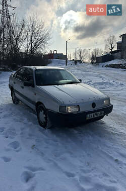 Седан Volkswagen Passat 1990 в Харкові