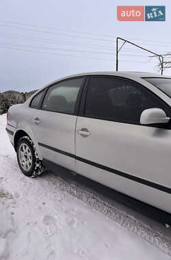 Седан Volkswagen Passat 1999 в Добросині