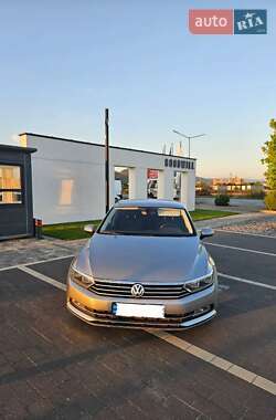Седан Volkswagen Passat 2015 в Мукачево