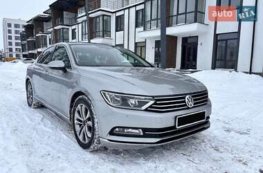 Седан Volkswagen Passat 2015 в Ровно