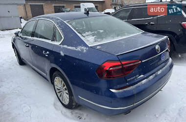 Седан Volkswagen Passat 2017 в Луцьку