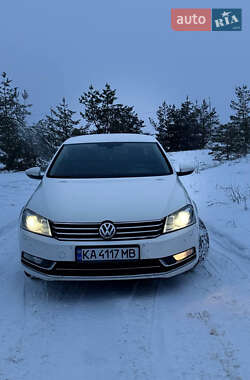 Седан Volkswagen Passat 2011 в Києві