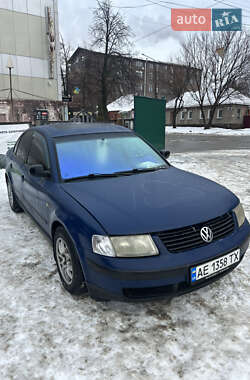 Седан Volkswagen Passat 1998 в Запорожье