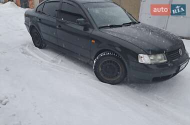 Седан Volkswagen Passat 1997 в Хырове