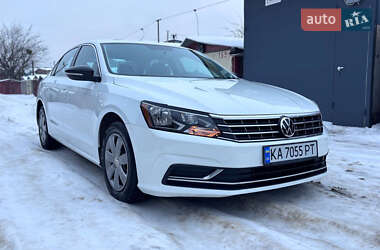 Седан Volkswagen Passat 2018 в Киеве