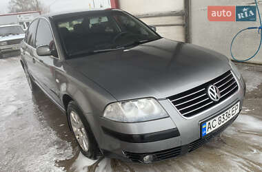 Седан Volkswagen Passat 2003 в Нововолинську