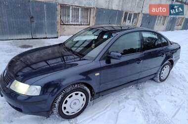 Седан Volkswagen Passat 1999 в Киеве