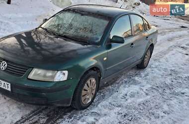 Седан Volkswagen Passat 1999 в Шумске