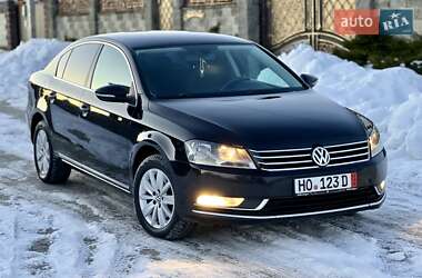 Седан Volkswagen Passat 2012 в Ровно