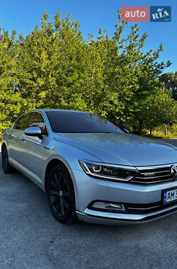 Седан Volkswagen Passat 2015 в Звягеле
