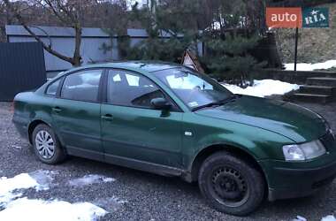 Седан Volkswagen Passat 1998 в Ужгороде