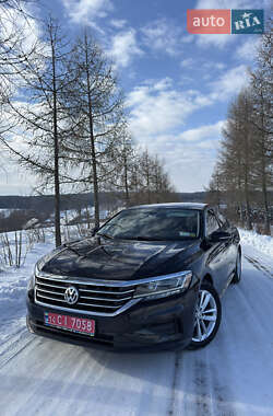 Седан Volkswagen Passat 2020 в Чернівцях