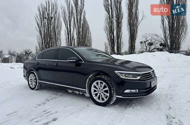 Седан Volkswagen Passat 2017 в Киеве
