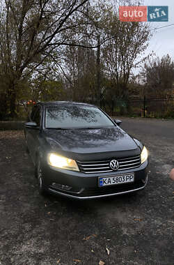 Седан Volkswagen Passat 2012 в Киеве