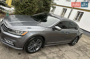Седан Volkswagen Passat 2017 в Киеве