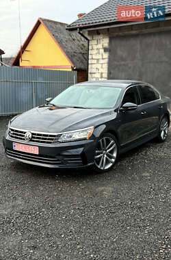 Седан Volkswagen Passat 2016 в Луцке