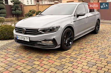 Седан Volkswagen Passat 2022 в Мукачево