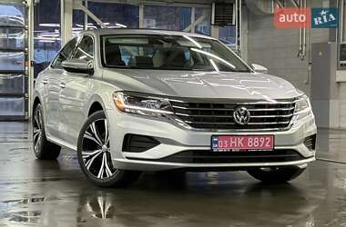 Седан Volkswagen Passat 2021 в Луцке