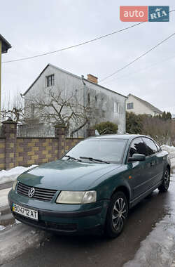 Седан Volkswagen Passat 1998 в Ровно