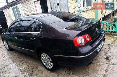 Седан Volkswagen Passat 2006 в Новониколаевке