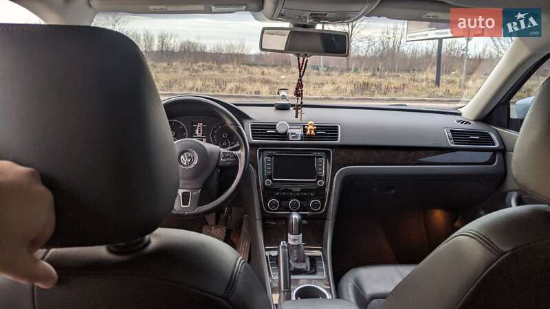 Седан Volkswagen Passat 2015 в Львове