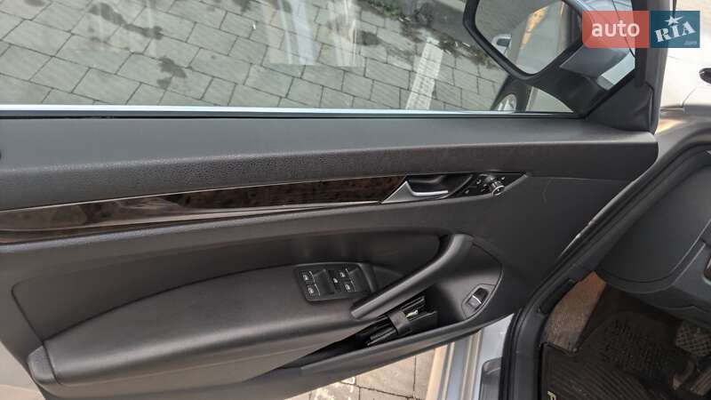 Седан Volkswagen Passat 2015 в Львове