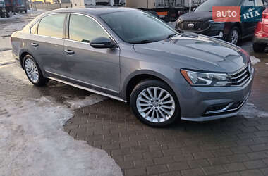 Седан Volkswagen Passat 2016 в Львове