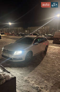 Универсал Volkswagen Passat 2011 в Вышгороде