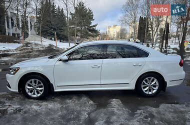 Седан Volkswagen Passat 2015 в Львове