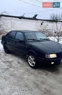 Седан Volkswagen Passat 1990 в Тростянце