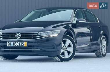 Седан Volkswagen Passat 2022 в Стрые