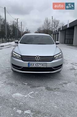 Седан Volkswagen Passat 2013 в Харкові