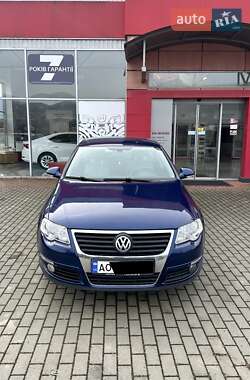 Седан Volkswagen Passat 2005 в Хусте