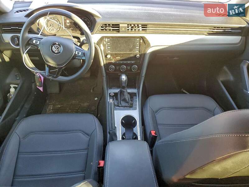 Седан Volkswagen Passat 2021 в Львове
