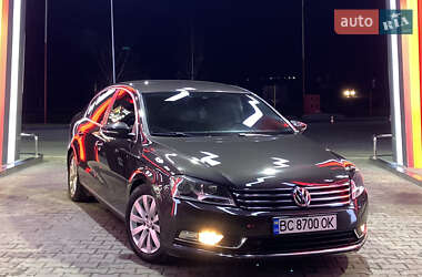 Седан Volkswagen Passat 2011 в Сваляве