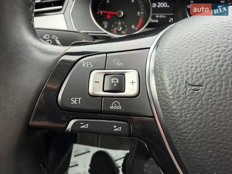 Volkswagen Passat 2017 VIN WVWZZZ3CZJE117175 фото оголошення 72 з 116