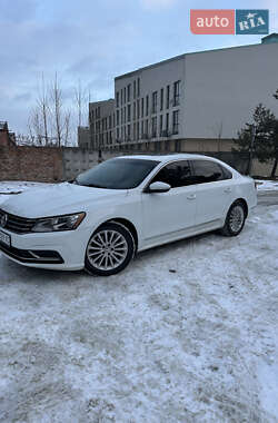 Седан Volkswagen Passat 2016 в Львові