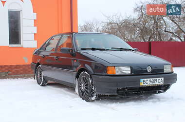 Седан Volkswagen Passat 1990 в Львові