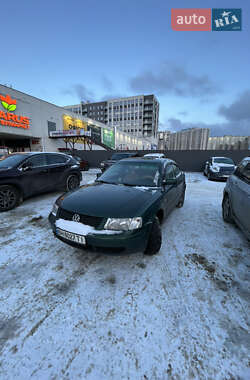 Седан Volkswagen Passat 2001 в Одессе