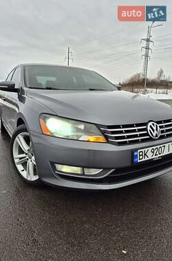 Седан Volkswagen Passat 2013 в Ровно