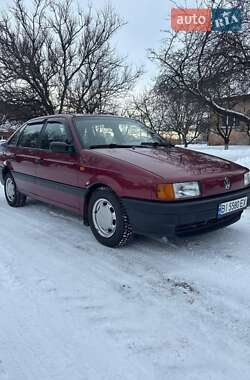 Седан Volkswagen Passat 1990 в Гадяче
