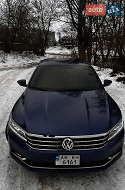 Седан Volkswagen Passat 2017 в Житомире
